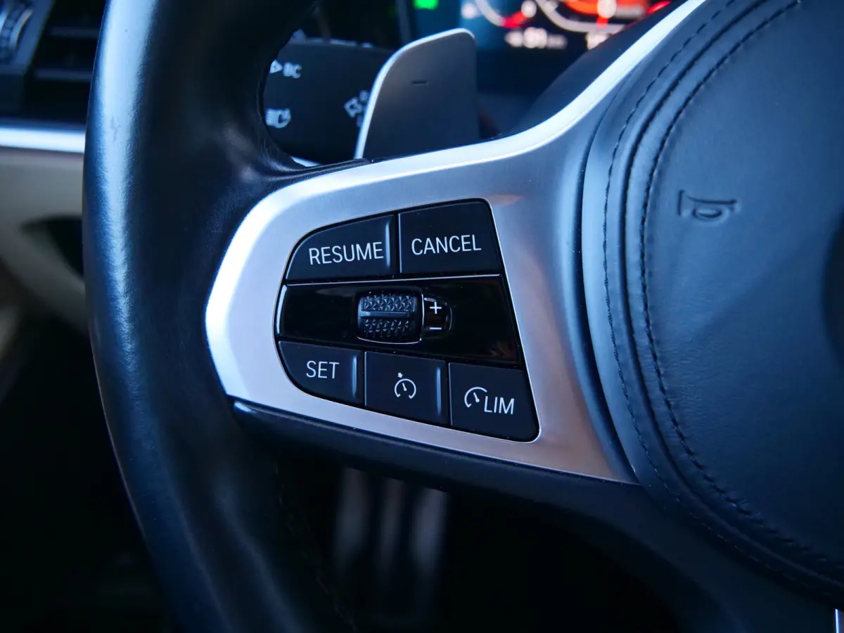 318i High Executive Edition 157 Pk Automaat Navi / DAB / Apple Carplay / Leer / M-pakket