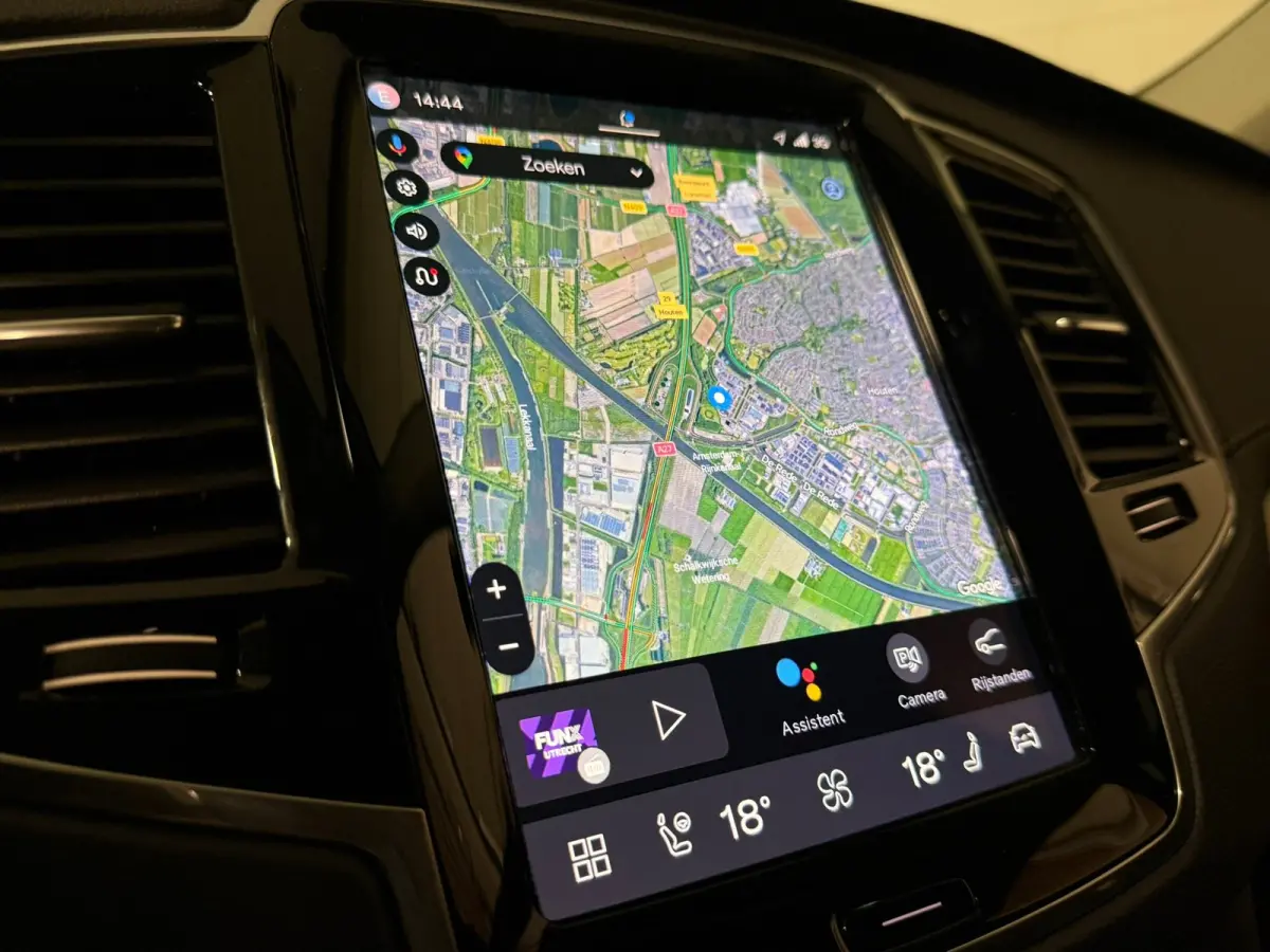 T8 AWD Recharge Plus Bright | Trekhaak | 360 Camera | Harman Kardon | 455pk | Adaptieve Cruise Control | Stoelverwarming voor+achter | Stuurwielverwarming | Schuifdak | Full LED Meesturende 