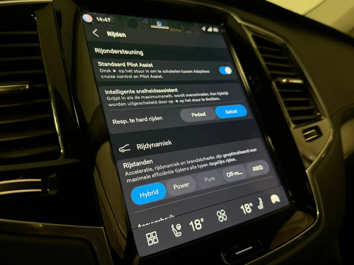 T8 AWD Recharge Plus Bright | Trekhaak | 360 Camera | Harman Kardon | 455pk | Adaptieve Cruise Control | Stoelverwarming voor+achter | Stuurwielverwarming | Schuifdak | Full LED Meesturende 