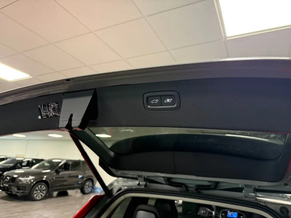 T8 AWD Recharge Plus Bright | Trekhaak | 360 Camera | Harman Kardon | 455pk | Adaptieve Cruise Control | Stoelverwarming voor+achter | Stuurwielverwarming | Schuifdak | Full LED Meesturende 