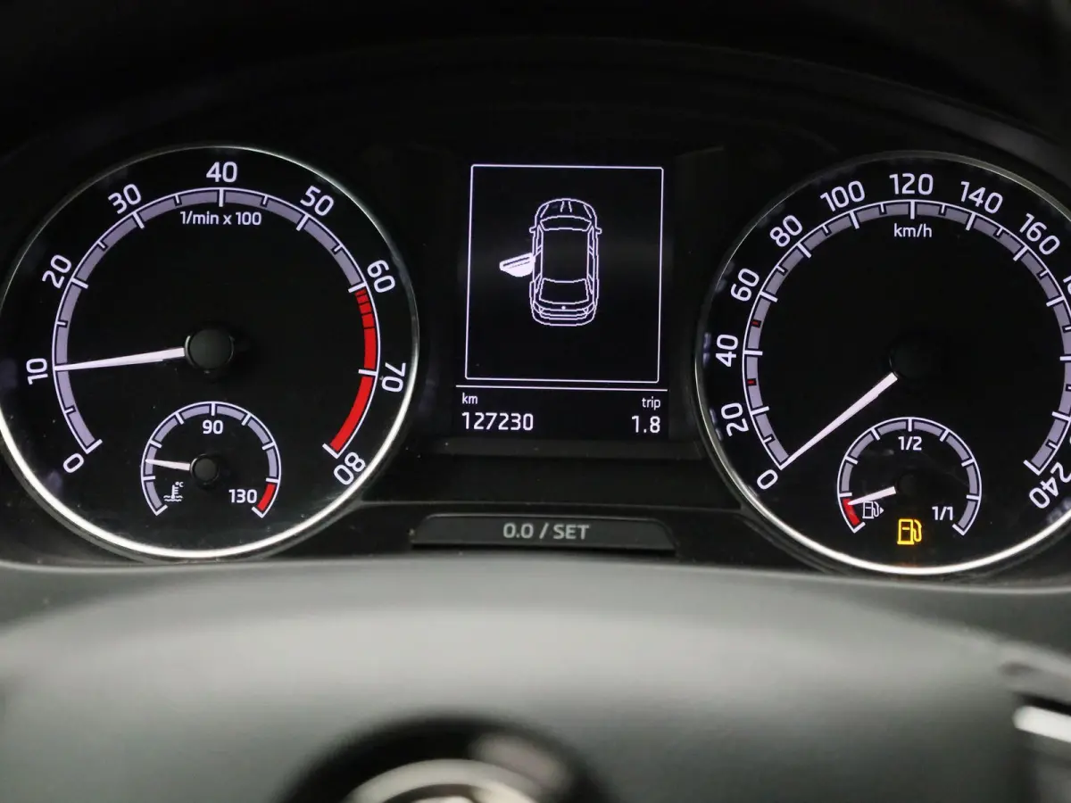 1.0 TSI Greentech Clever | Cruise Control | Stoelverwarming | Navigatie | lichtmetalen velgen 16" |