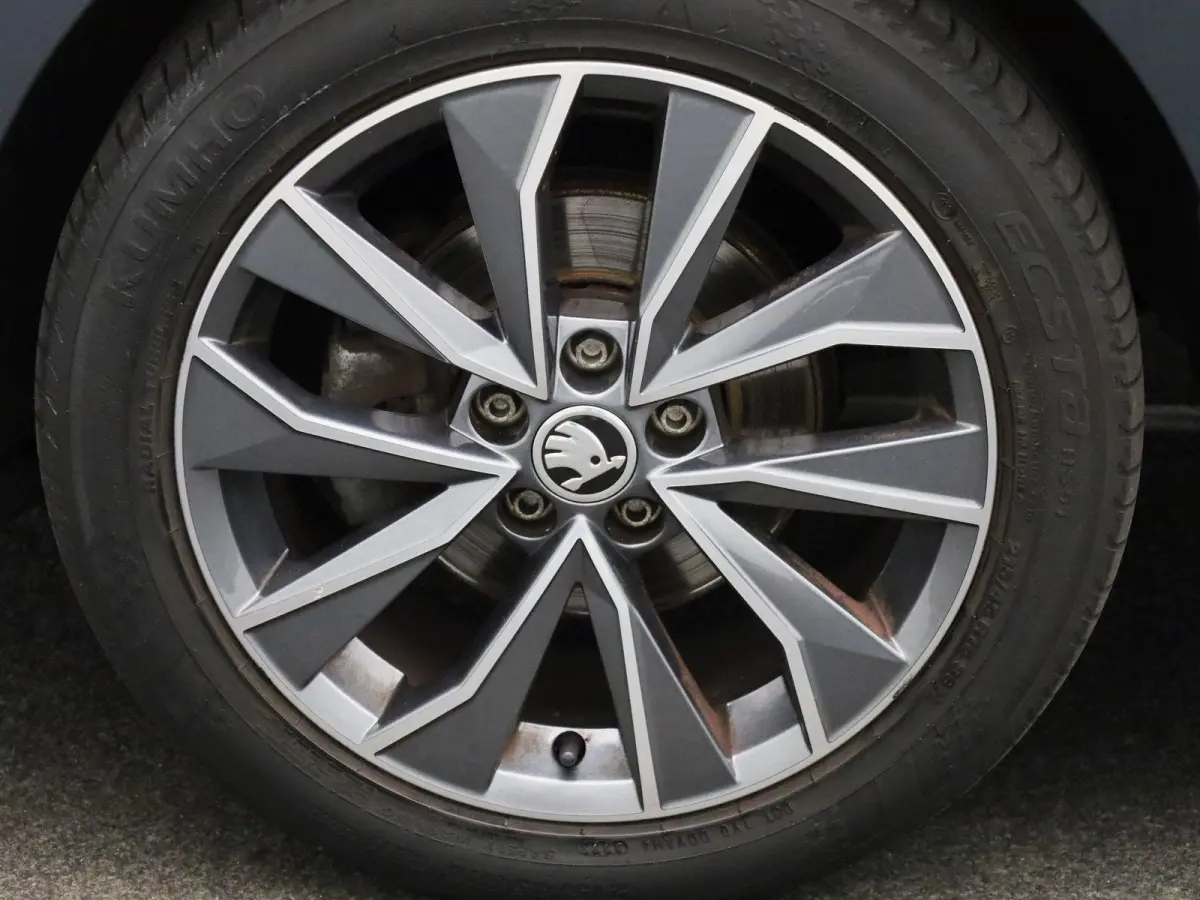 1.0 TSI Greentech Clever | Cruise Control | Stoelverwarming | Navigatie | lichtmetalen velgen 16" |