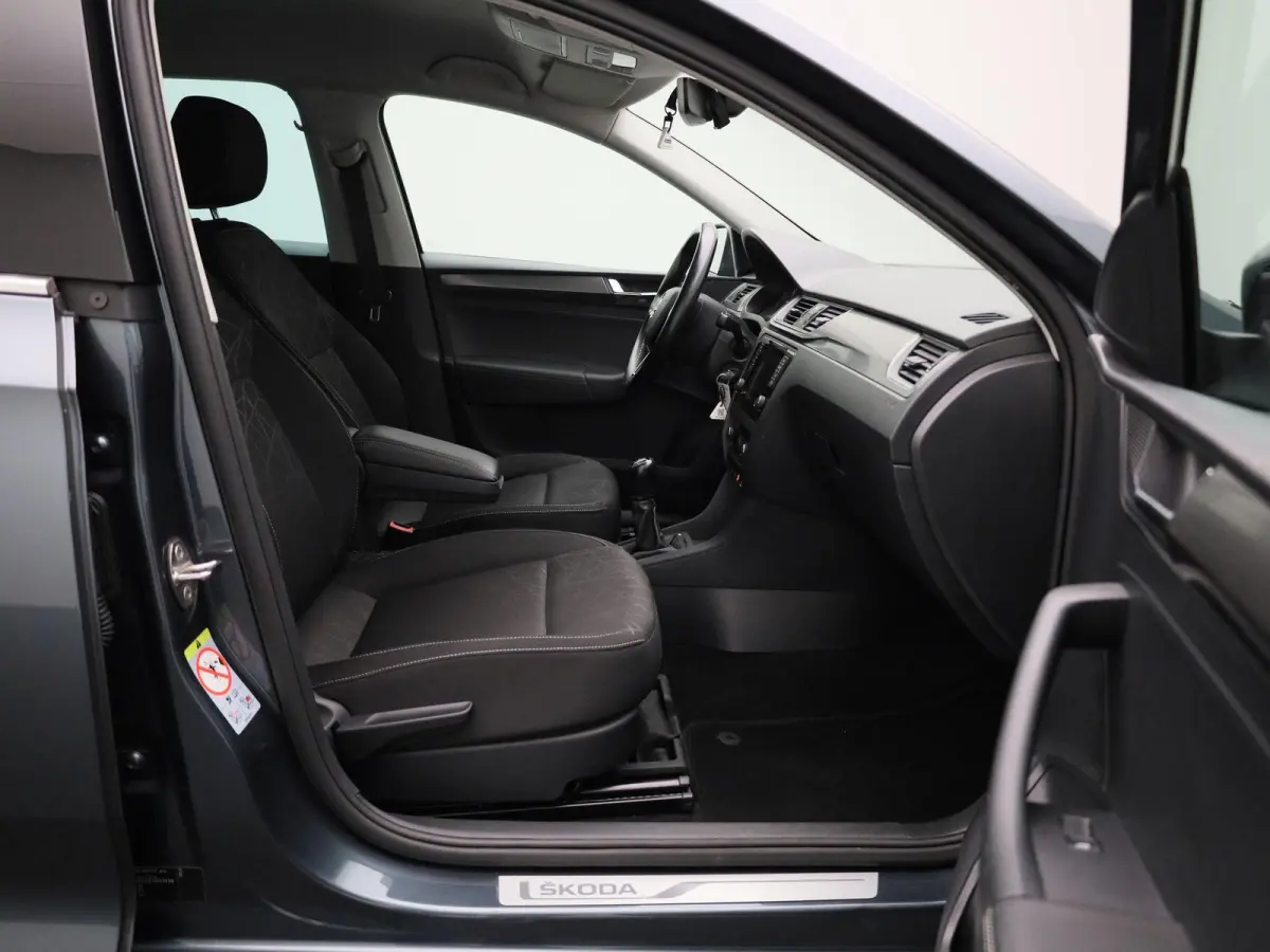 1.0 TSI Greentech Clever | Cruise Control | Stoelverwarming | Navigatie | lichtmetalen velgen 16" |