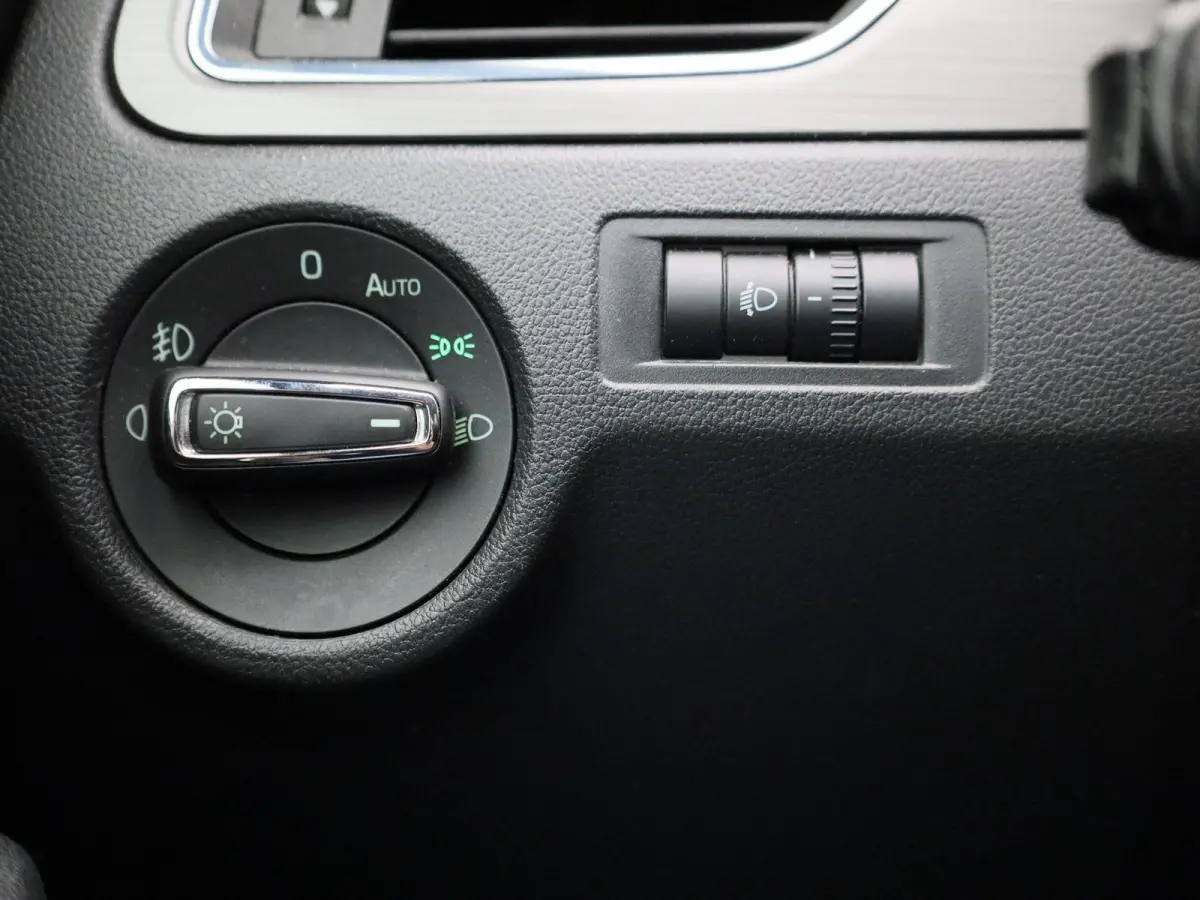1.0 TSI Greentech Clever | Cruise Control | Stoelverwarming | Navigatie | lichtmetalen velgen 16" |