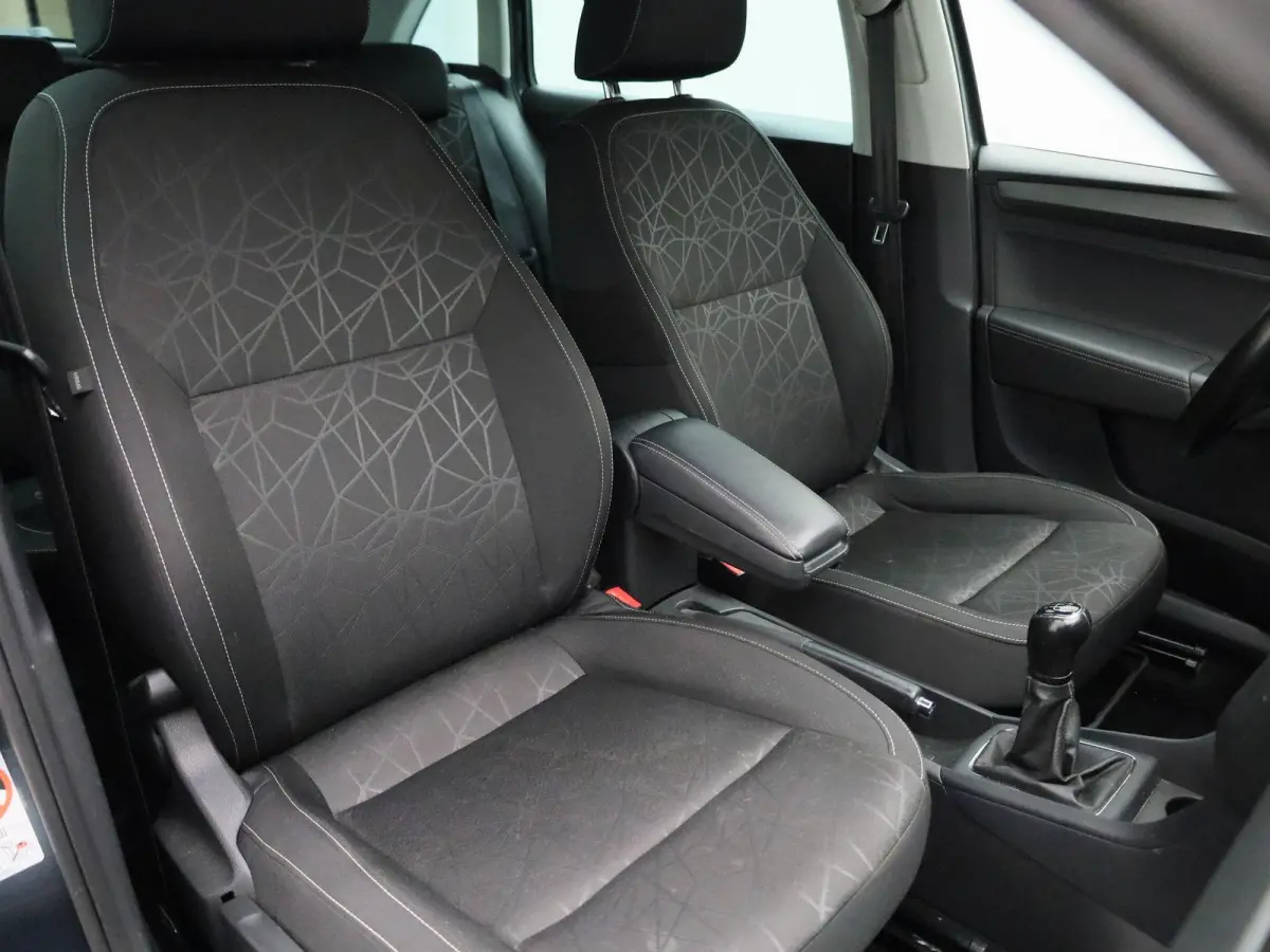 1.0 TSI Greentech Clever | Cruise Control | Stoelverwarming | Navigatie | lichtmetalen velgen 16" |