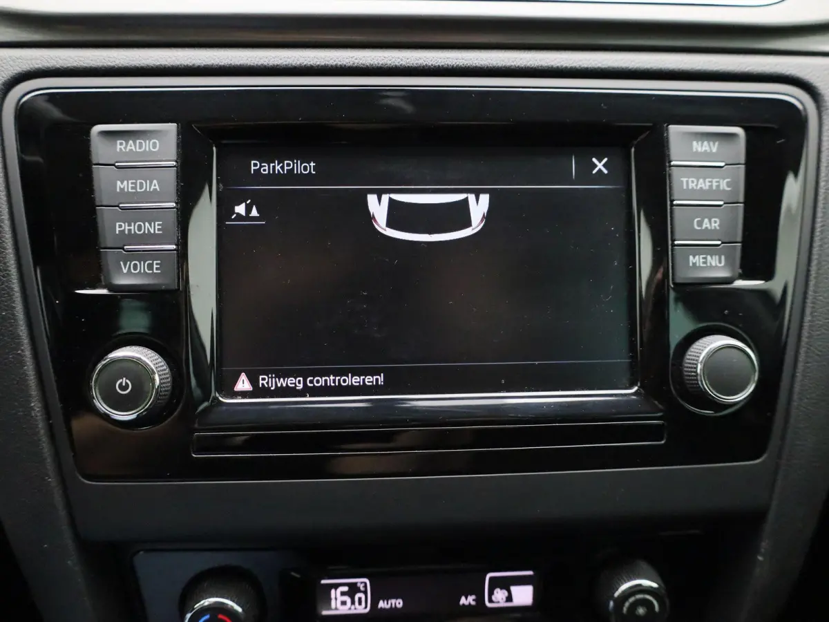 1.0 TSI Greentech Clever | Cruise Control | Stoelverwarming | Navigatie | lichtmetalen velgen 16" |