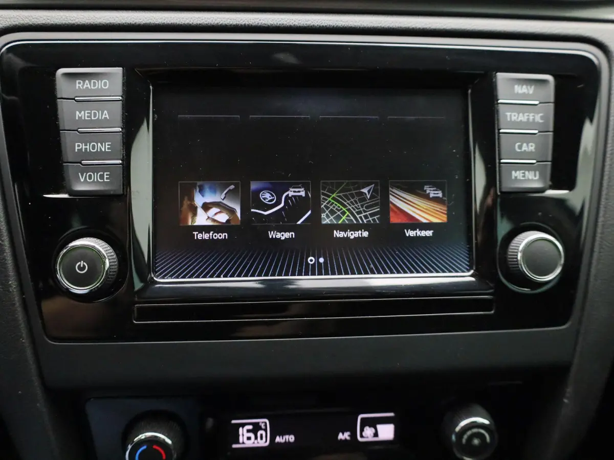1.0 TSI Greentech Clever | Cruise Control | Stoelverwarming | Navigatie | lichtmetalen velgen 16" |