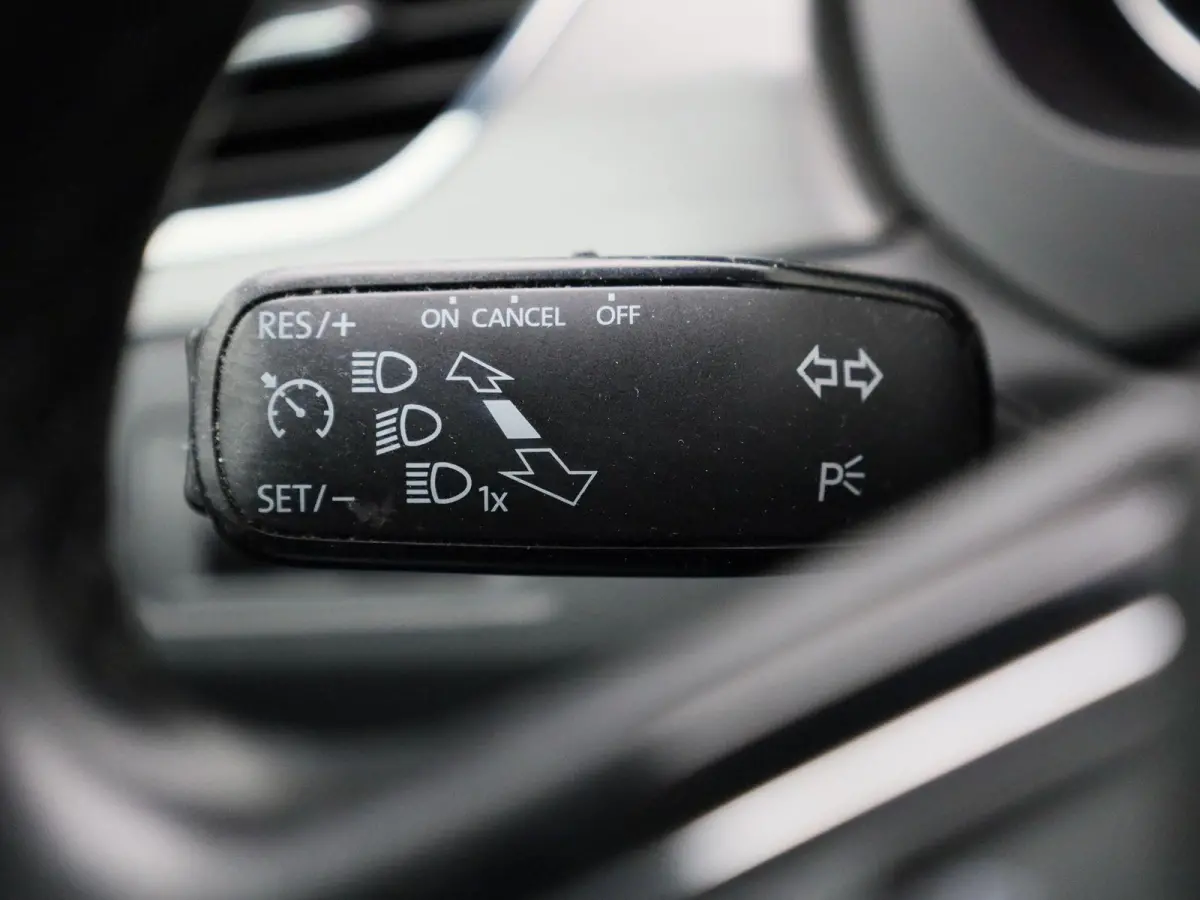 1.0 TSI Greentech Clever | Cruise Control | Stoelverwarming | Navigatie | lichtmetalen velgen 16" |