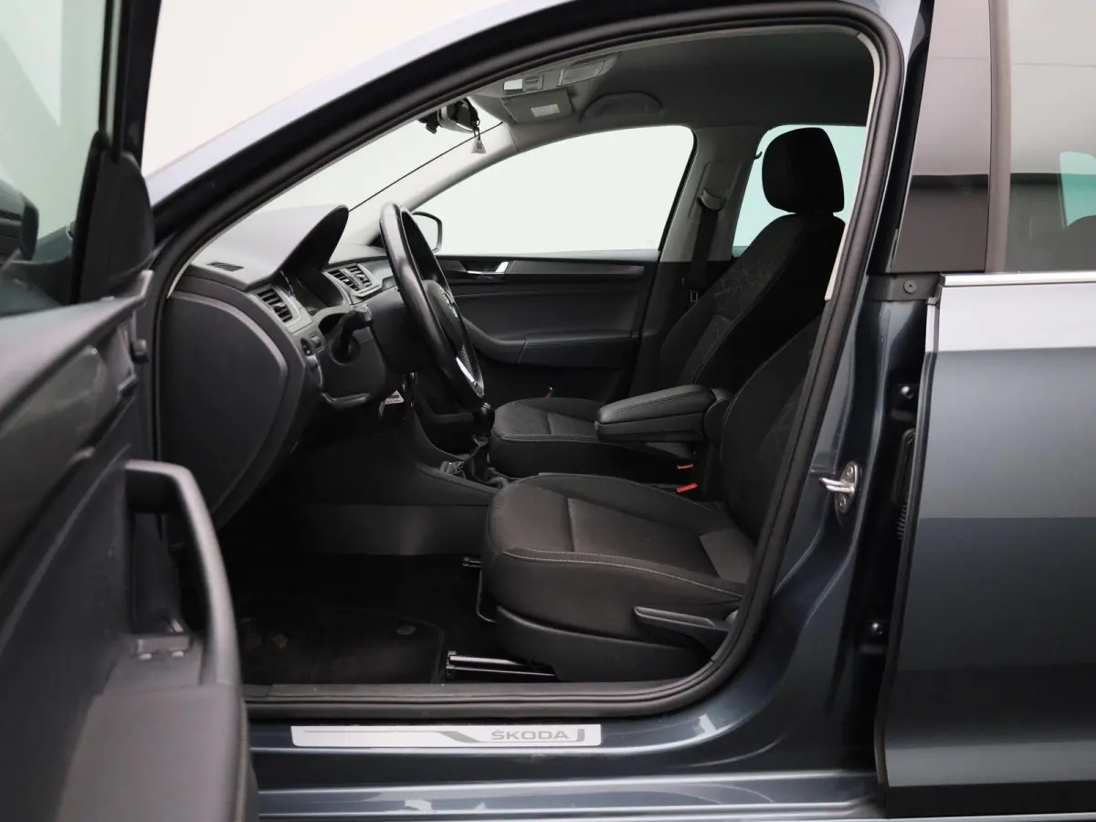 1.0 TSI Greentech Clever | Cruise Control | Stoelverwarming | Navigatie | lichtmetalen velgen 16" |
