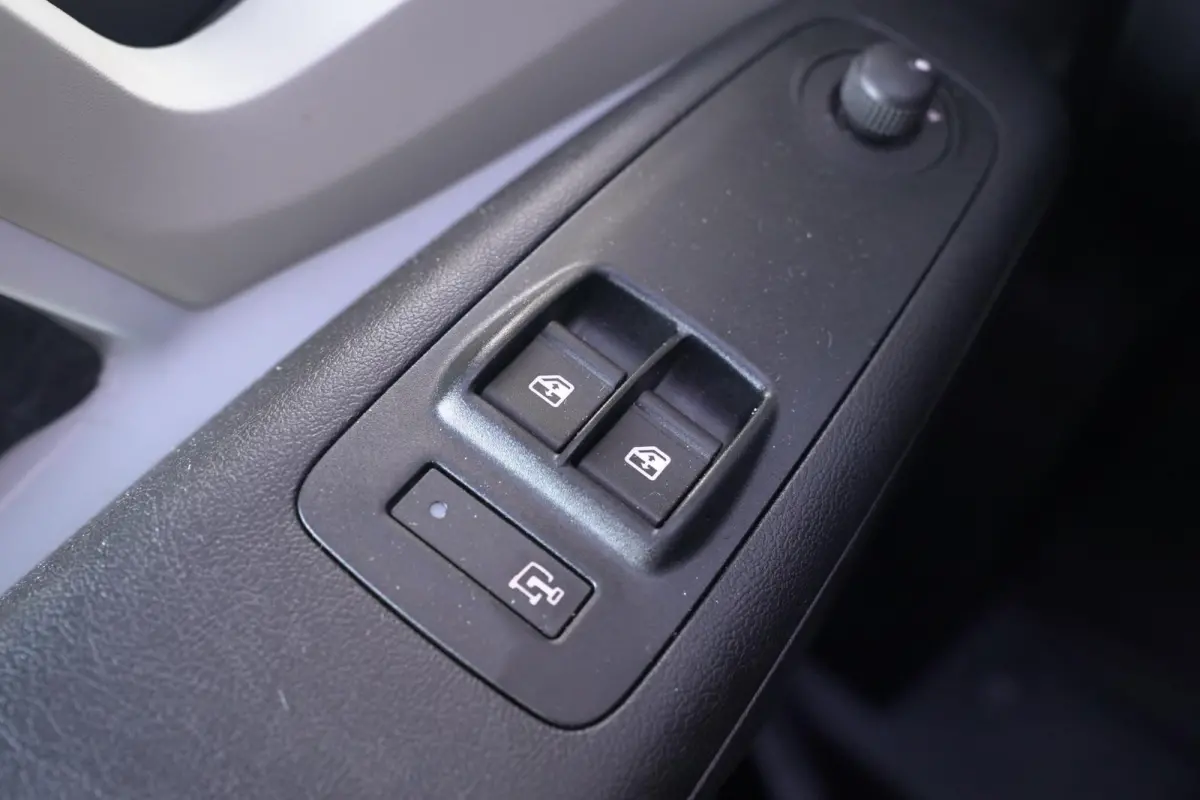 2.2D 140 pk L1H1 Airco ECC, Apple Carplay Camera, Cruise control, Laadruimte Pakket, PDC achter, 3-Zits