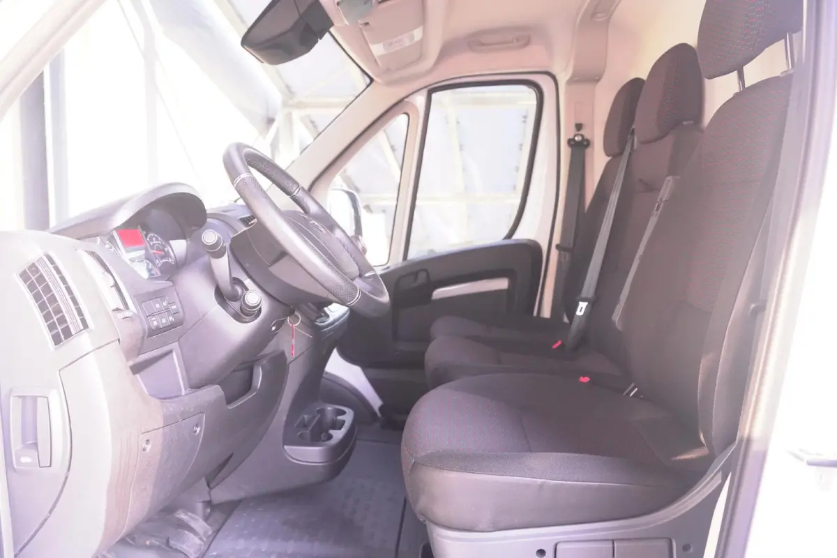 2.2D 140 pk L1H1 Airco ECC, Apple Carplay Camera, Cruise control, Laadruimte Pakket, PDC achter, 3-Zits