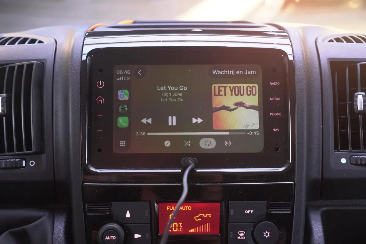 2.2D 140 pk L1H1 Airco ECC, Apple Carplay Camera, Cruise control, Laadruimte Pakket, PDC achter, 3-Zits