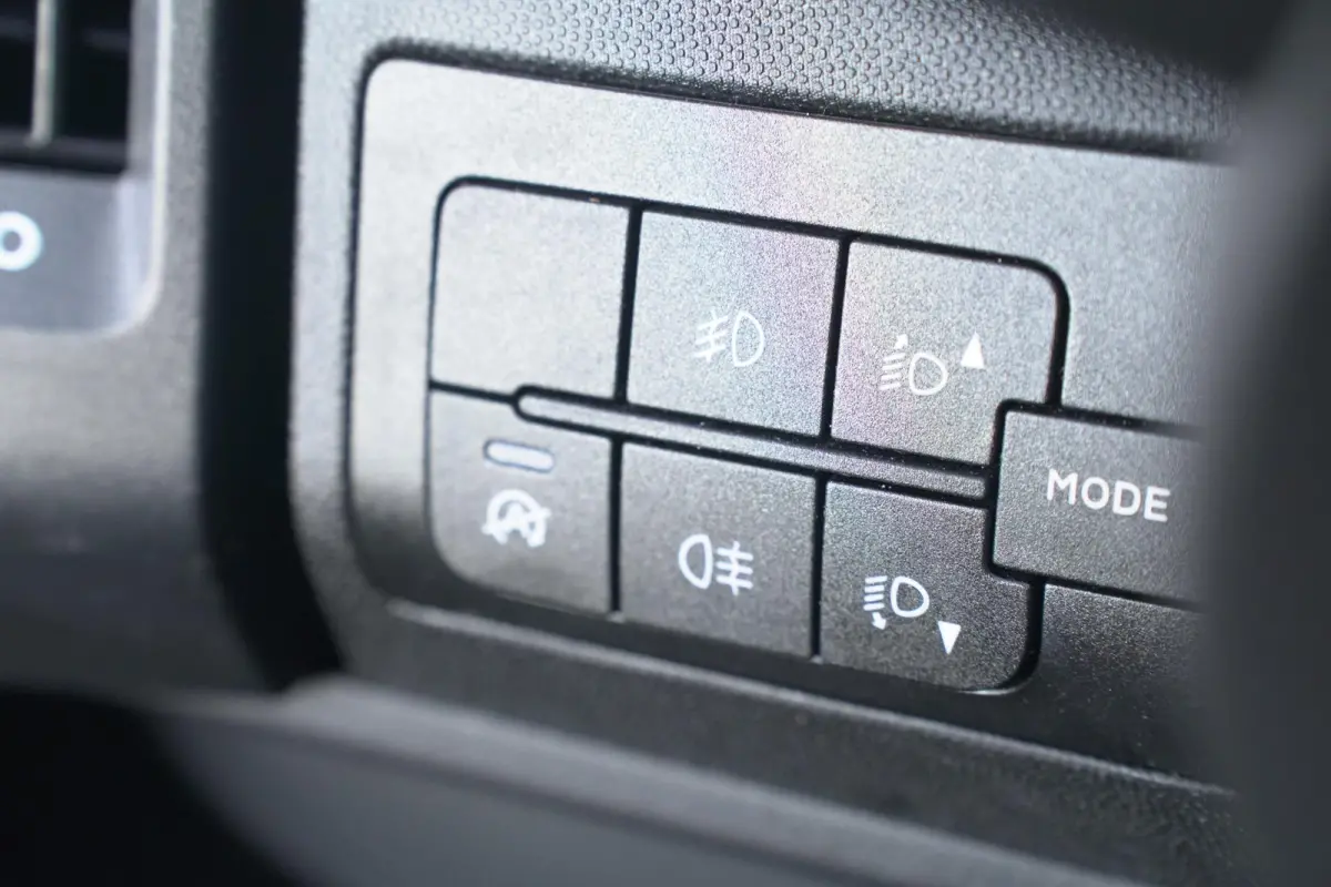 2.2D 140 pk L1H1 Airco ECC, Apple Carplay Camera, Cruise control, Laadruimte Pakket, PDC achter, 3-Zits