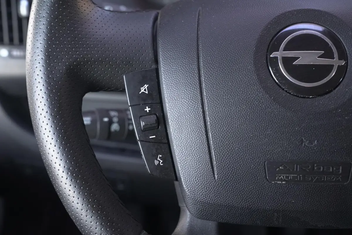 2.2D 140 pk L1H1 Airco ECC, Apple Carplay Camera, Cruise control, Laadruimte Pakket, PDC achter, 3-Zits