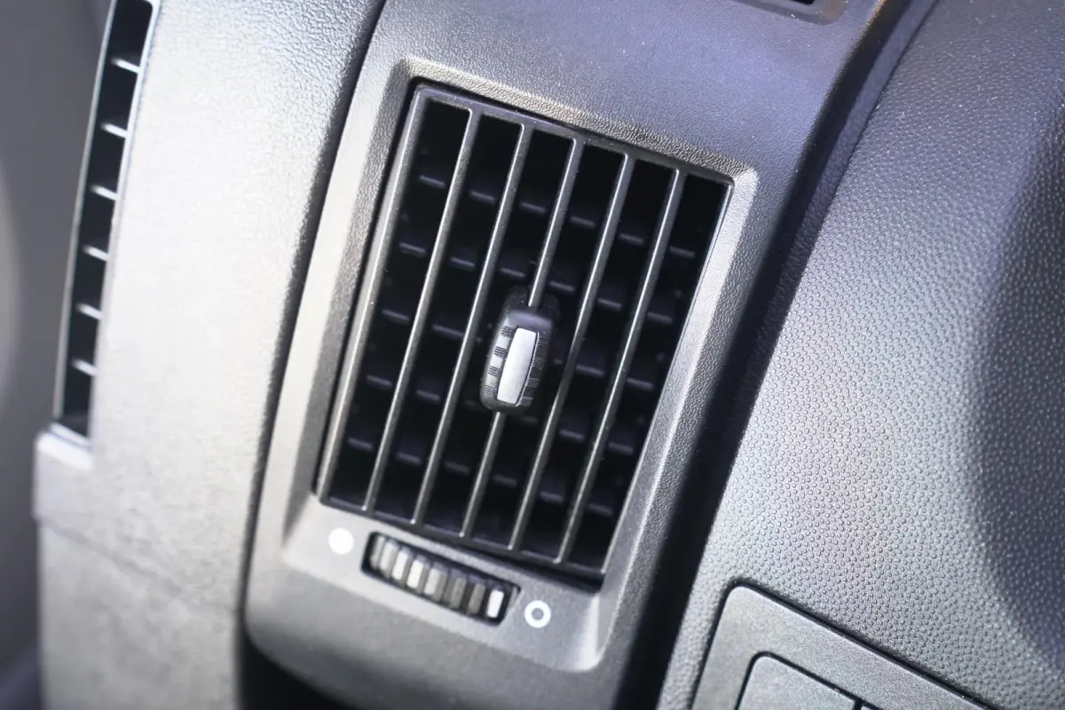 2.2D 140 pk L1H1 Airco ECC, Apple Carplay Camera, Cruise control, Laadruimte Pakket, PDC achter, 3-Zits