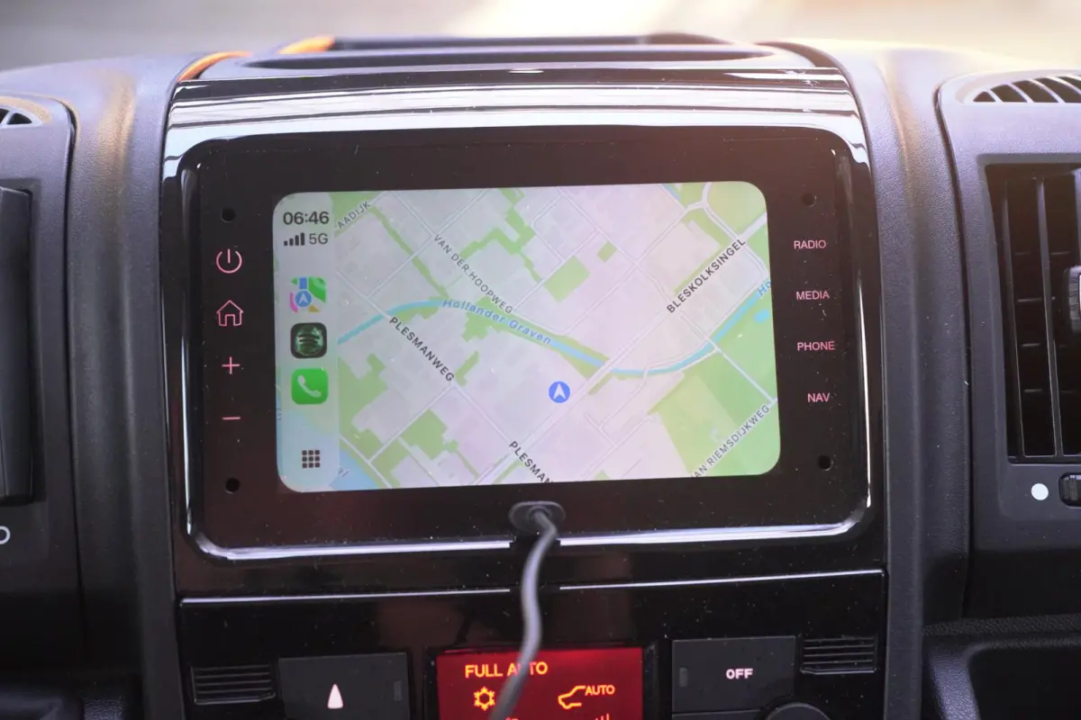 2.2D 140 pk L1H1 Airco ECC, Apple Carplay Camera, Cruise control, Laadruimte Pakket, PDC achter, 3-Zits