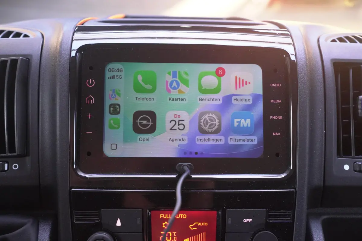 2.2D 140 pk L1H1 Airco ECC, Apple Carplay Camera, Cruise control, Laadruimte Pakket, PDC achter, 3-Zits