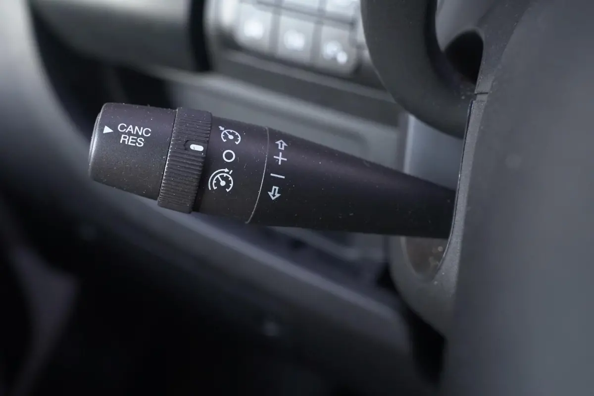 2.2D 140 pk L1H1 Airco ECC, Apple Carplay Camera, Cruise control, Laadruimte Pakket, PDC achter, 3-Zits