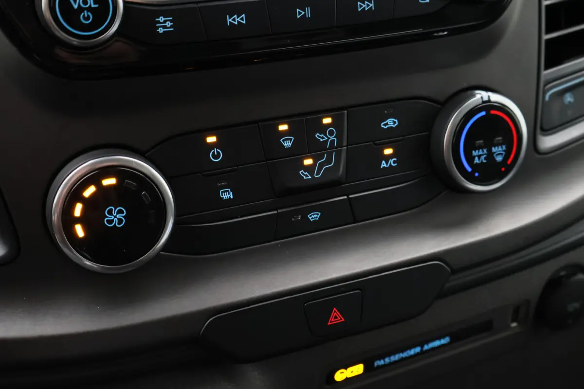 350 2.0 TDCI L3H2 Trend Leer, 3-Zits, Camera, Cruise, Apple Carplay, Rijstrooksensor, PDC, DAB