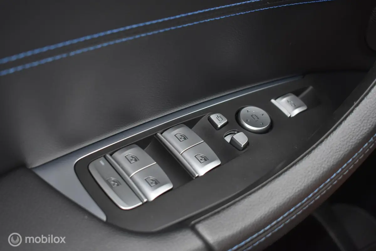 xDrive30d M-Sport Carbonschwarz Pano 360°Cam ACC HUD Standkachel HiFi LiveCockpit Elek. trekhaak