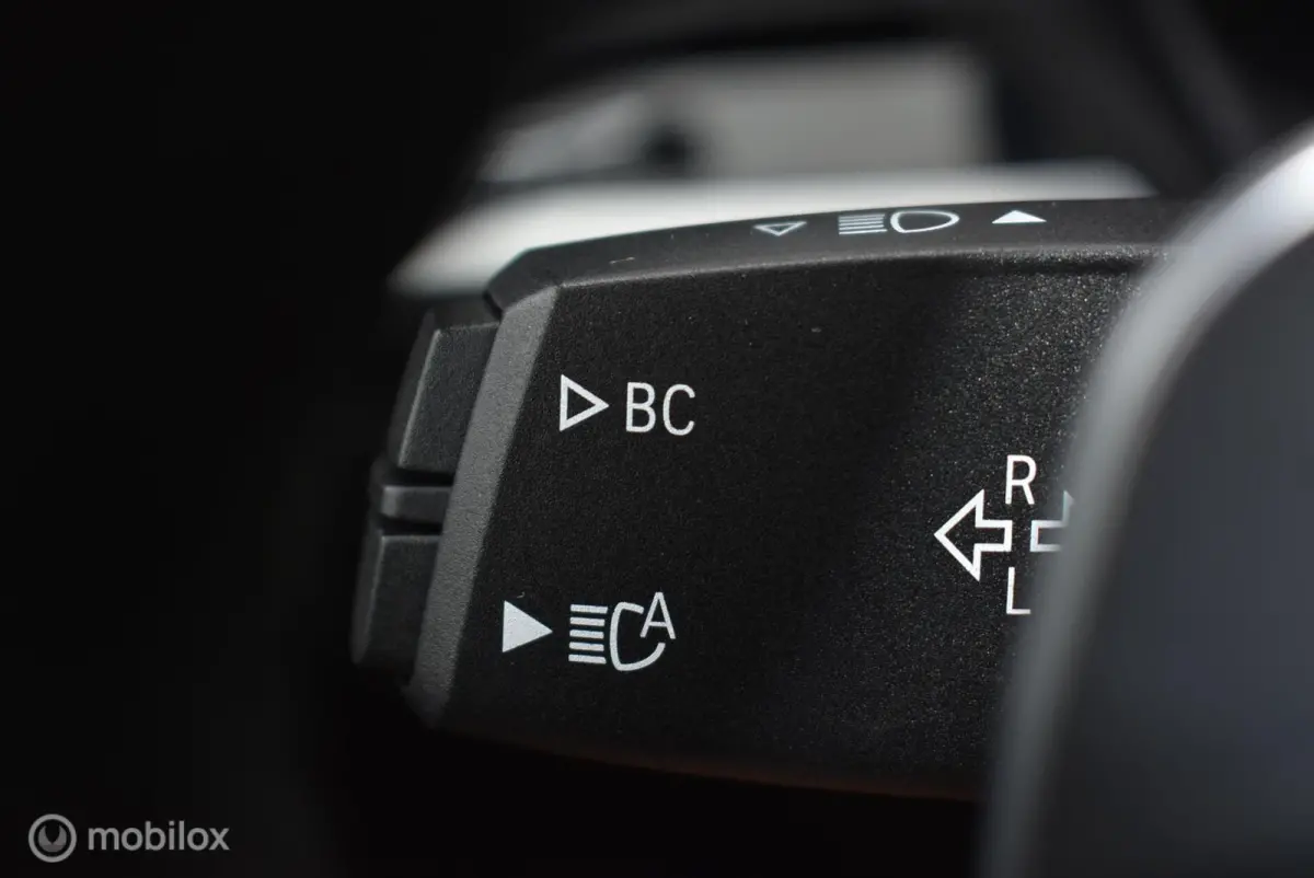 xDrive30d M-Sport Carbonschwarz Pano 360°Cam ACC HUD Standkachel HiFi LiveCockpit Elek. trekhaak