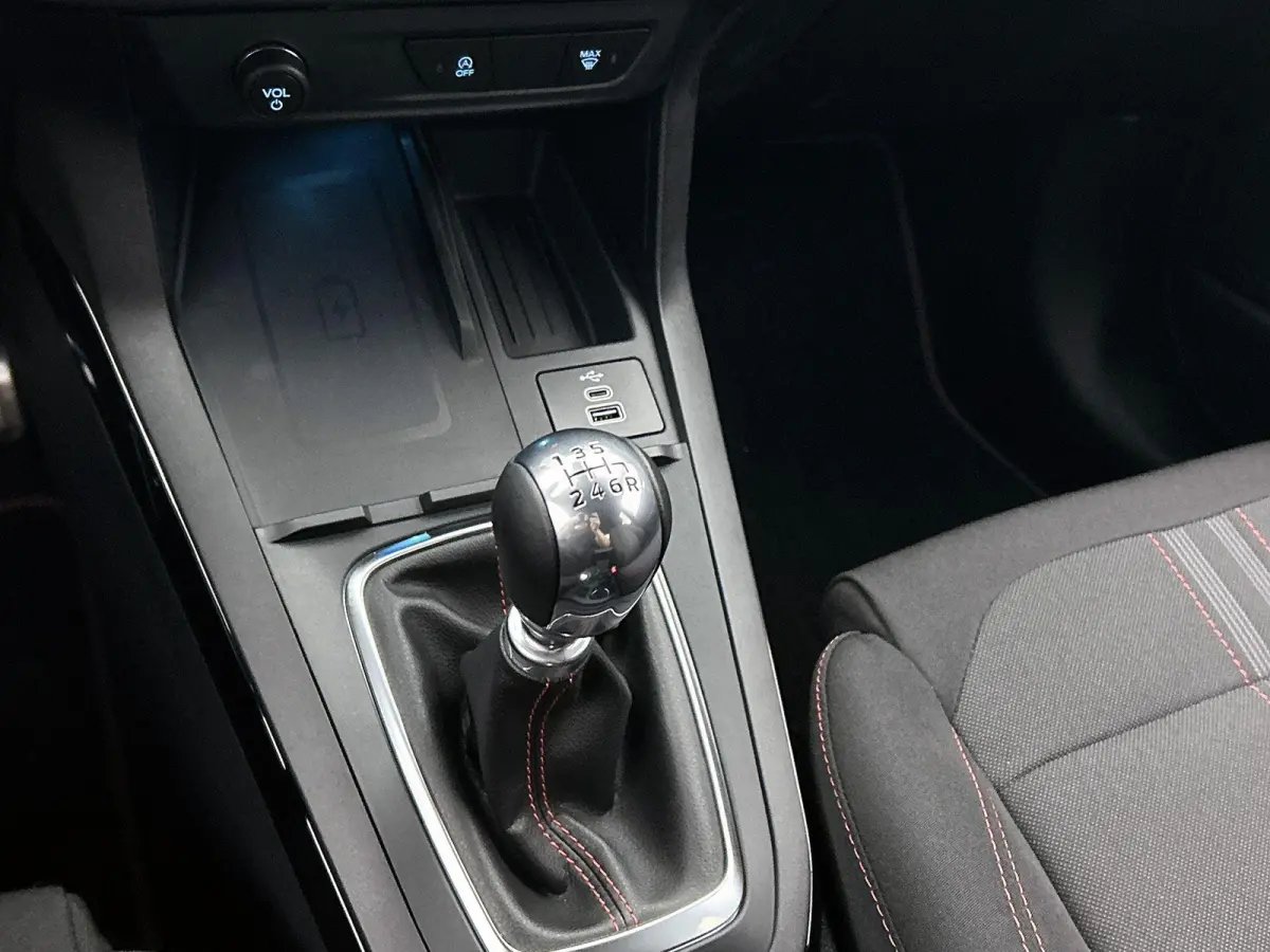 1.0 EcoBoost ST-Line | Winter Pack | Comfort Pack | Camera | Carplay / Android