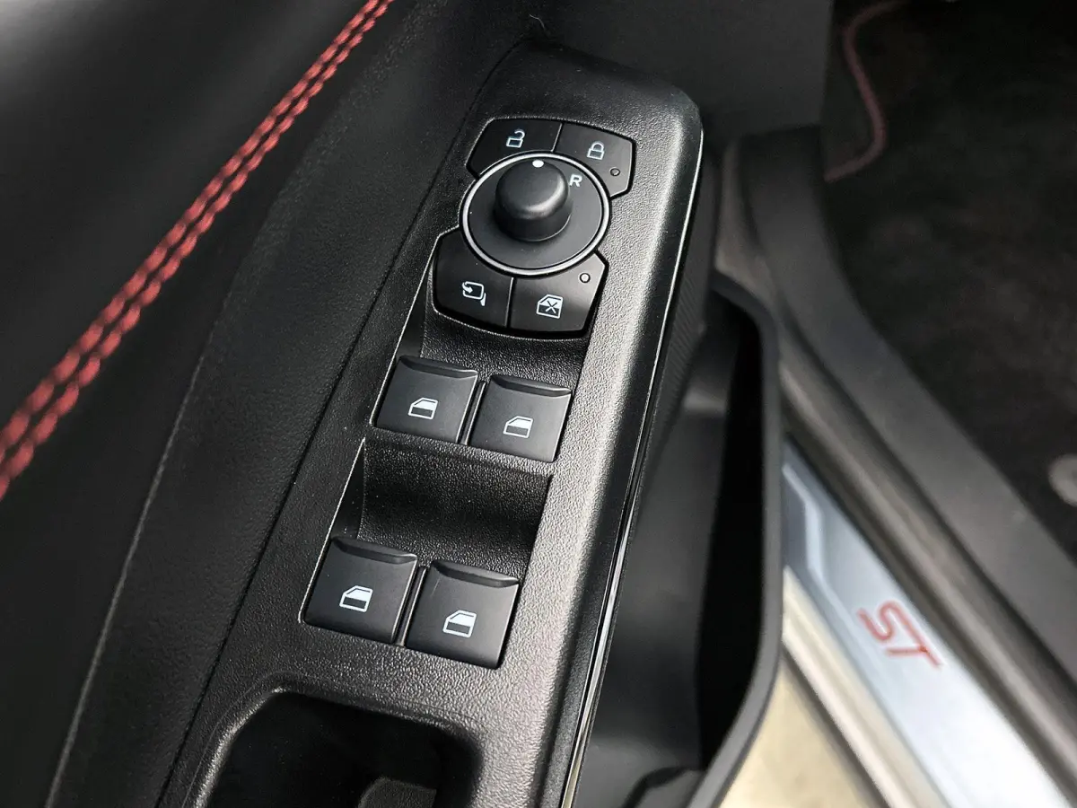 1.0 EcoBoost ST-Line | Winter Pack | Comfort Pack | Camera | Carplay / Android