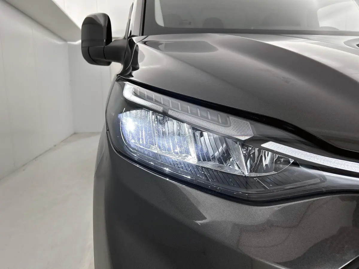 300 2.0 TDCI L2H1 Limited