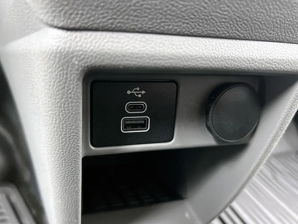 300 2.0 TDCI L2H1 Limited