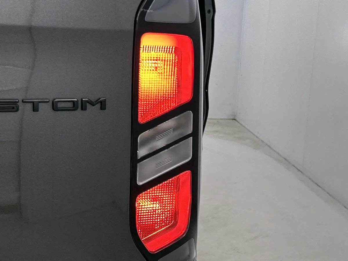 300 2.0 TDCI L2H1 Limited