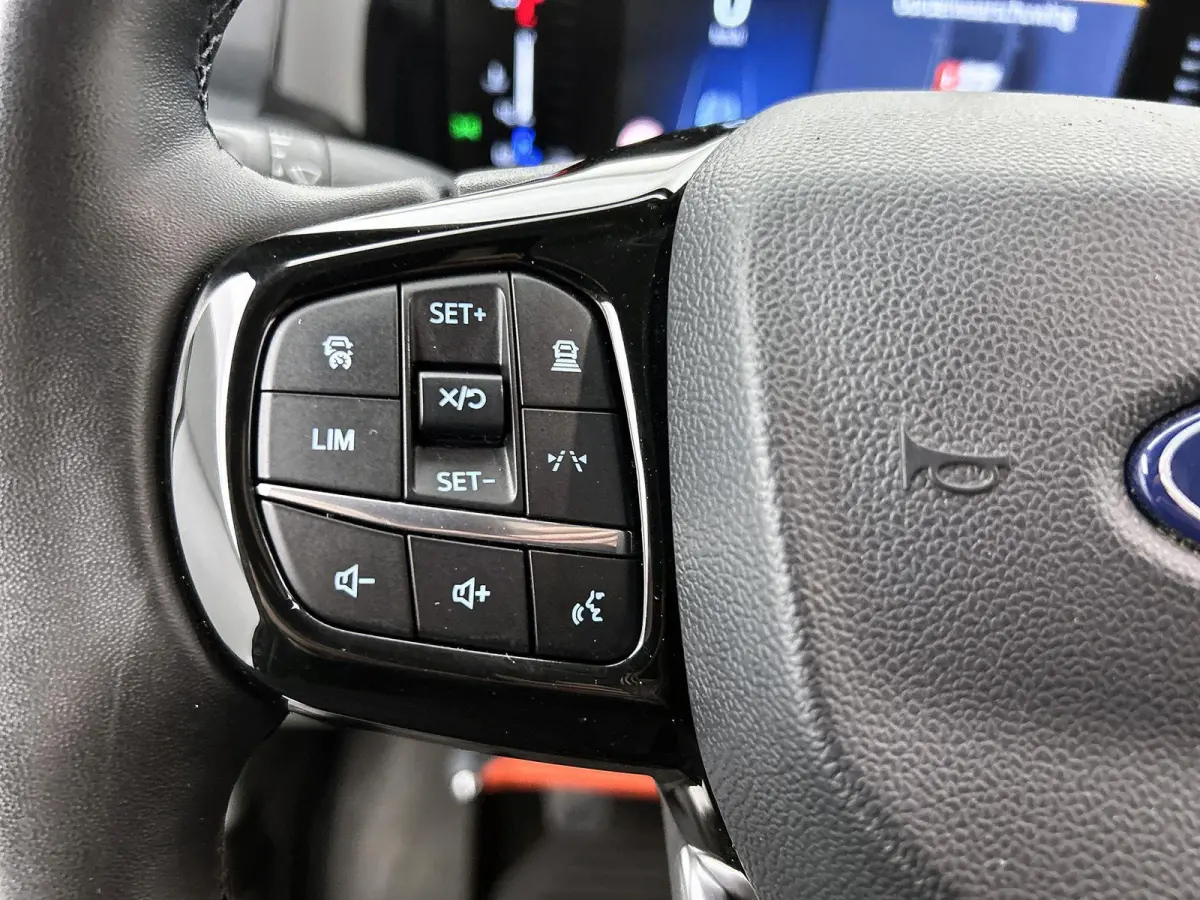 300 2.0 TDCI L2H1 Limited