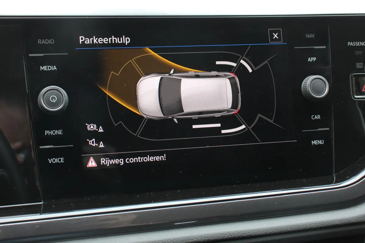 1.0 TSI 95pk DSG Style Navigatie Apple Carplay/Android Auto Parkeersensoren Park Assist Adaptieve Cruise Control Stoelverwarming Airco Digitale cockpit