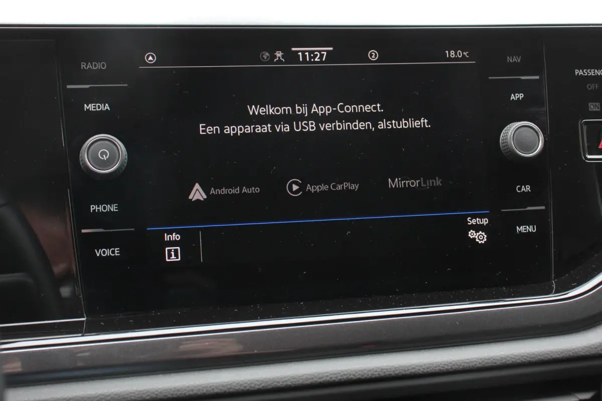 1.0 TSI 95pk DSG Style Navigatie Apple Carplay/Android Auto Parkeersensoren Park Assist Adaptieve Cruise Control Stoelverwarming Airco Digitale cockpit