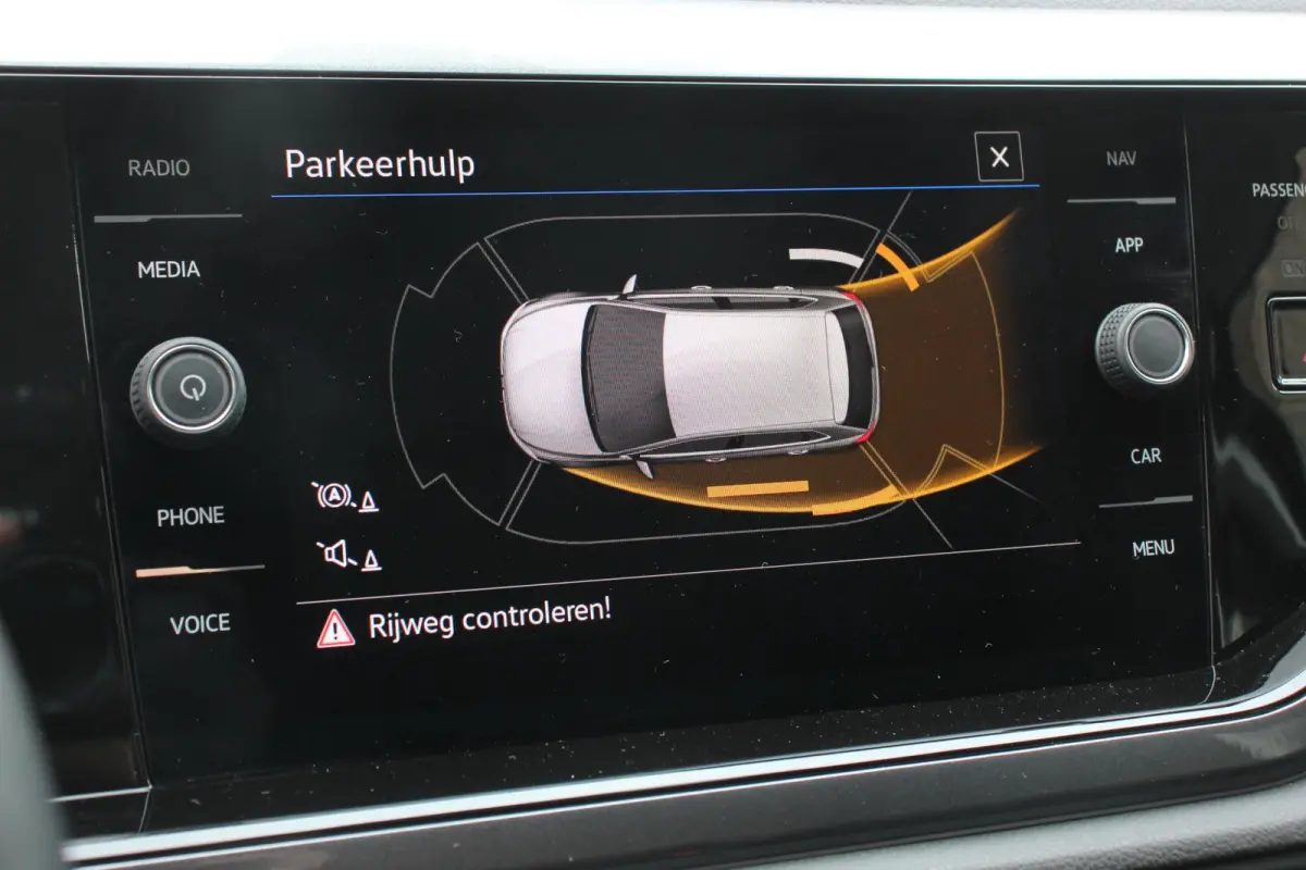1.0 TSI 95pk DSG Style Navigatie Apple Carplay/Android Auto Parkeersensoren Park Assist Adaptieve Cruise Control Stoelverwarming Airco Digitale cockpit