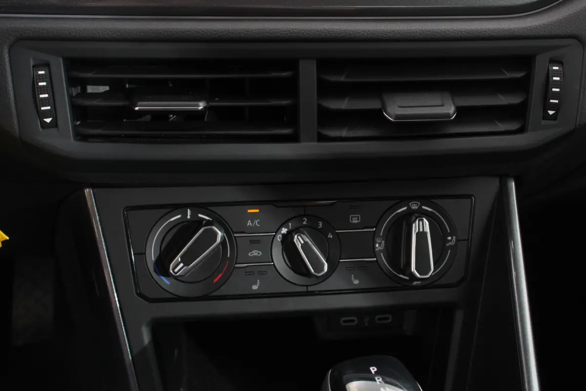 1.0 TSI 95pk DSG Style Navigatie Apple Carplay/Android Auto Parkeersensoren Park Assist Adaptieve Cruise Control Stoelverwarming Airco Digitale cockpit