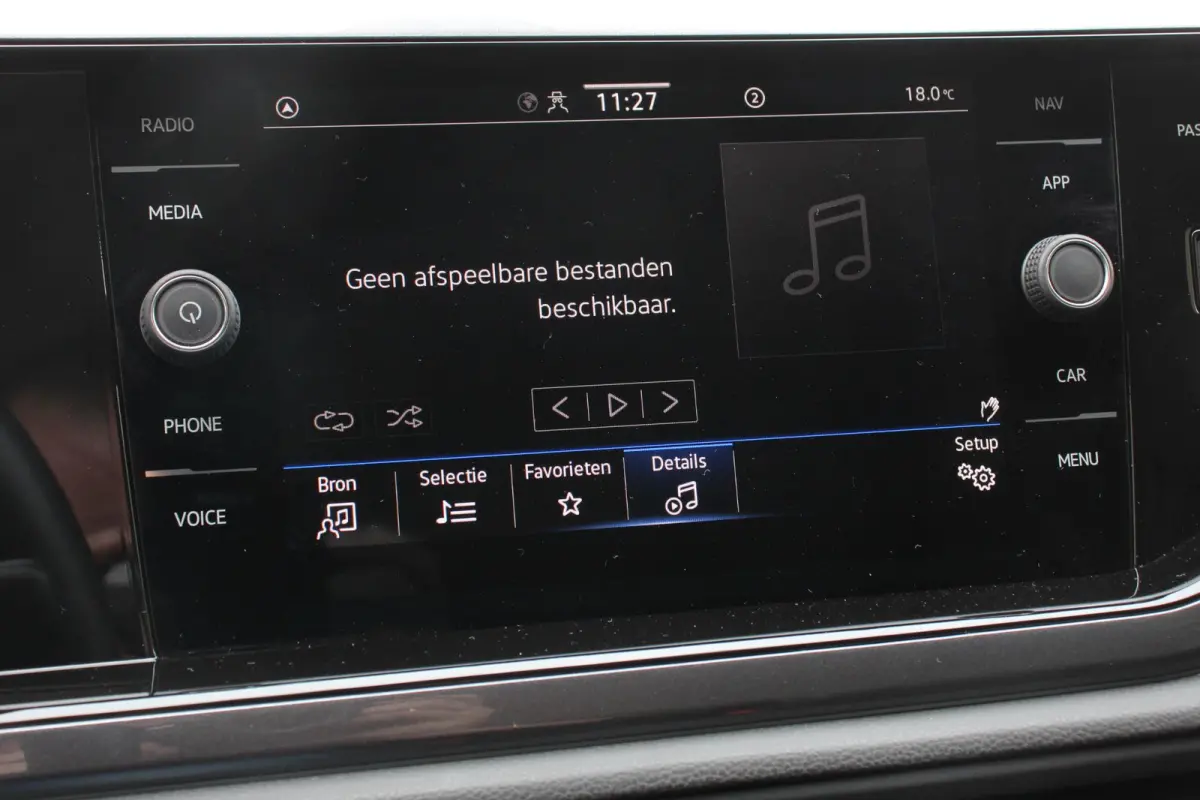 1.0 TSI 95pk DSG Style Navigatie Apple Carplay/Android Auto Parkeersensoren Park Assist Adaptieve Cruise Control Stoelverwarming Airco Digitale cockpit