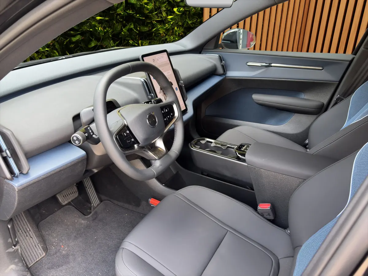 Single Motor Essential 51 kWh | Stuur/stoelverwarming | Adaptive Cruise | BLIS