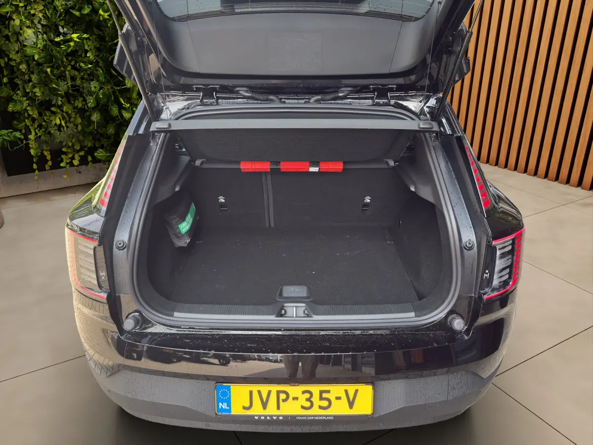 Single Motor Essential 51 kWh | Stuur/stoelverwarming | Adaptive Cruise | BLIS