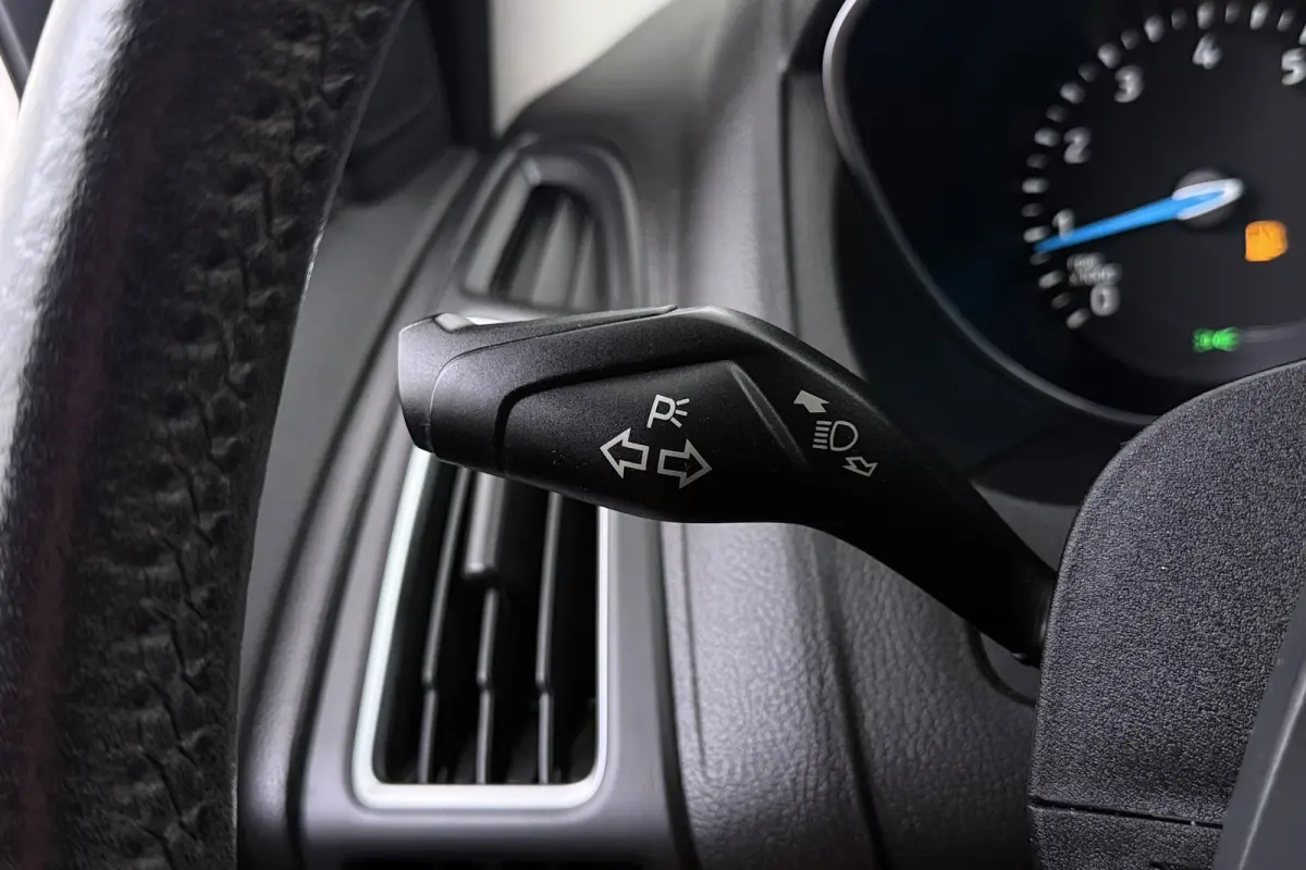 1.0 Titanium | Inruilkoopje! | Parkeersensoren | Navigatie | All-season | Stoelverwarming | Cruise Control |