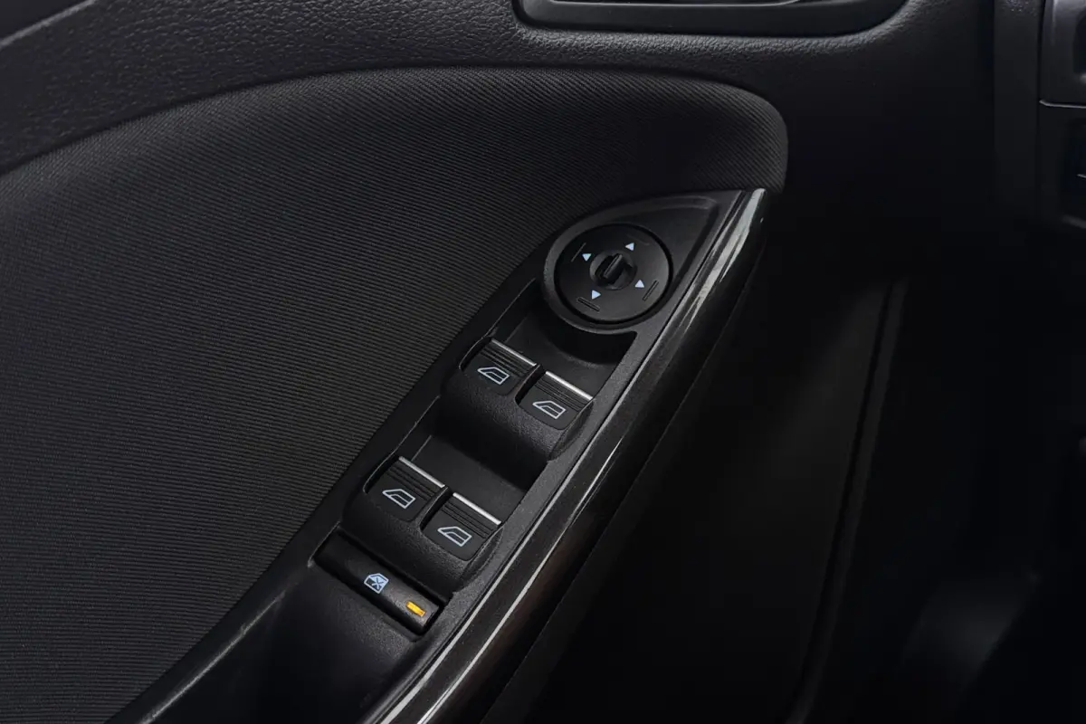 1.0 Titanium | Inruilkoopje! | Parkeersensoren | Navigatie | All-season | Stoelverwarming | Cruise Control |