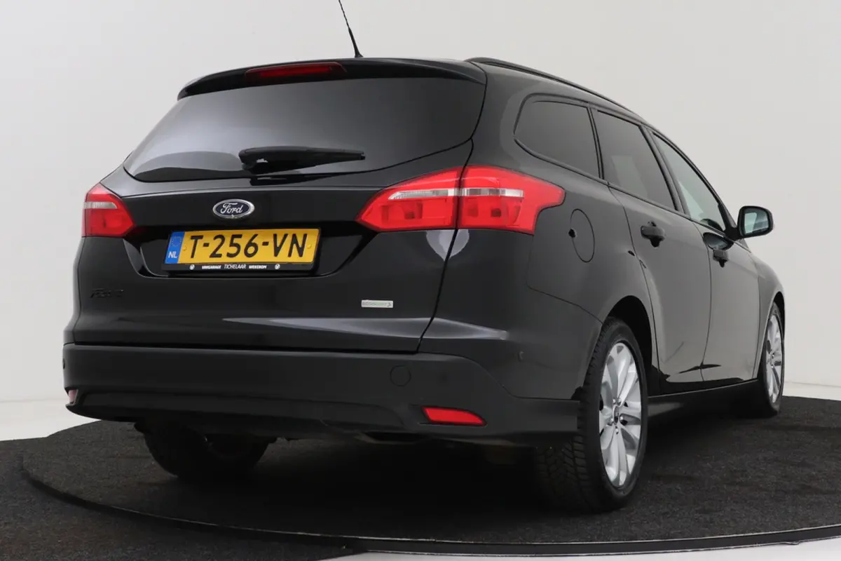 1.0 Titanium | Inruilkoopje! | Parkeersensoren | Navigatie | All-season | Stoelverwarming | Cruise Control |