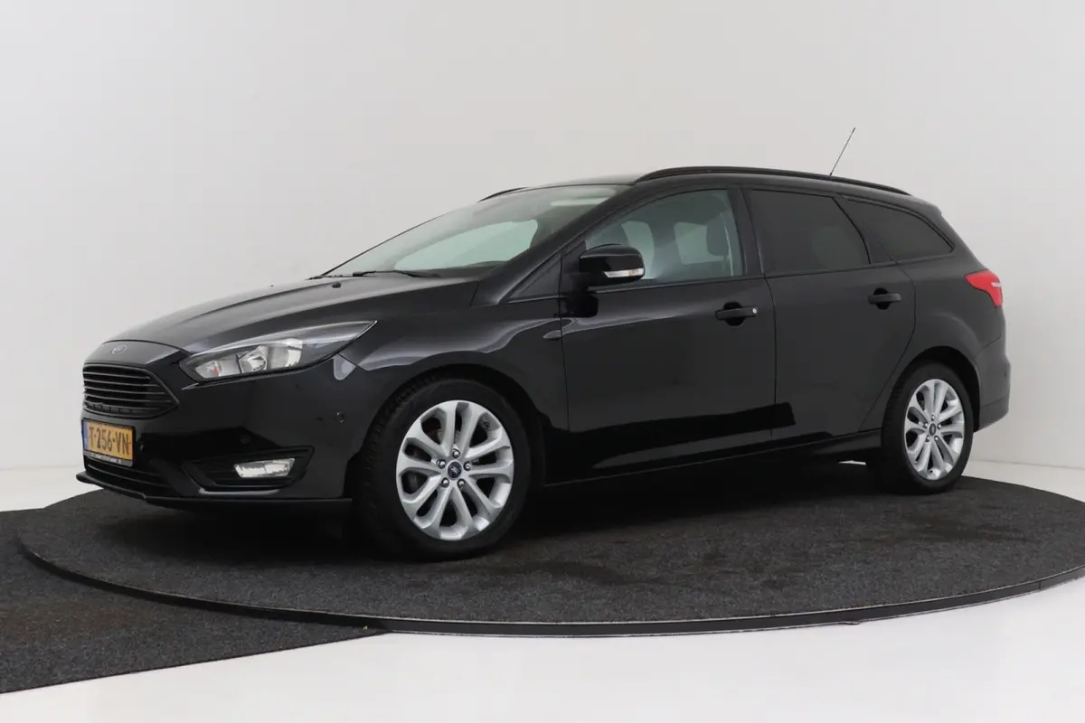 1.0 Titanium | Inruilkoopje! | Parkeersensoren | Navigatie | All-season | Stoelverwarming | Cruise Control |