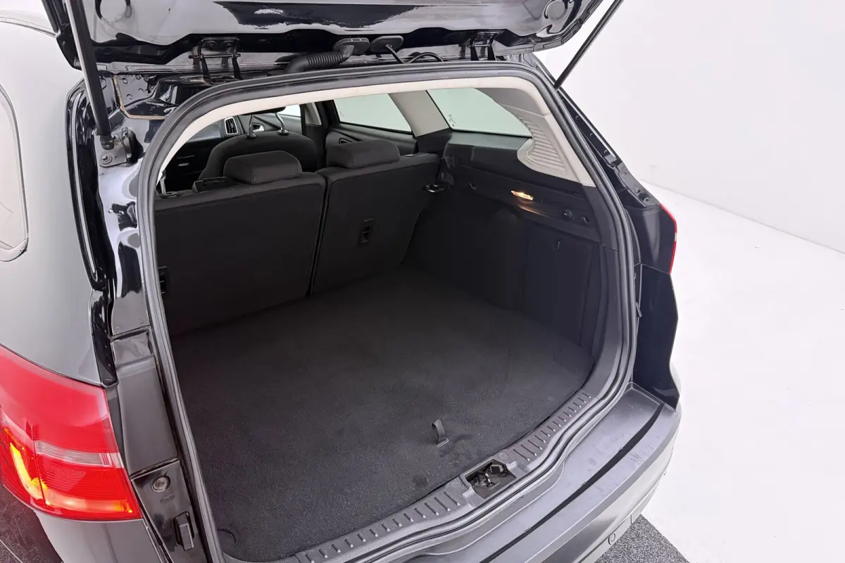 1.0 Titanium | Inruilkoopje! | Parkeersensoren | Navigatie | All-season | Stoelverwarming | Cruise Control |