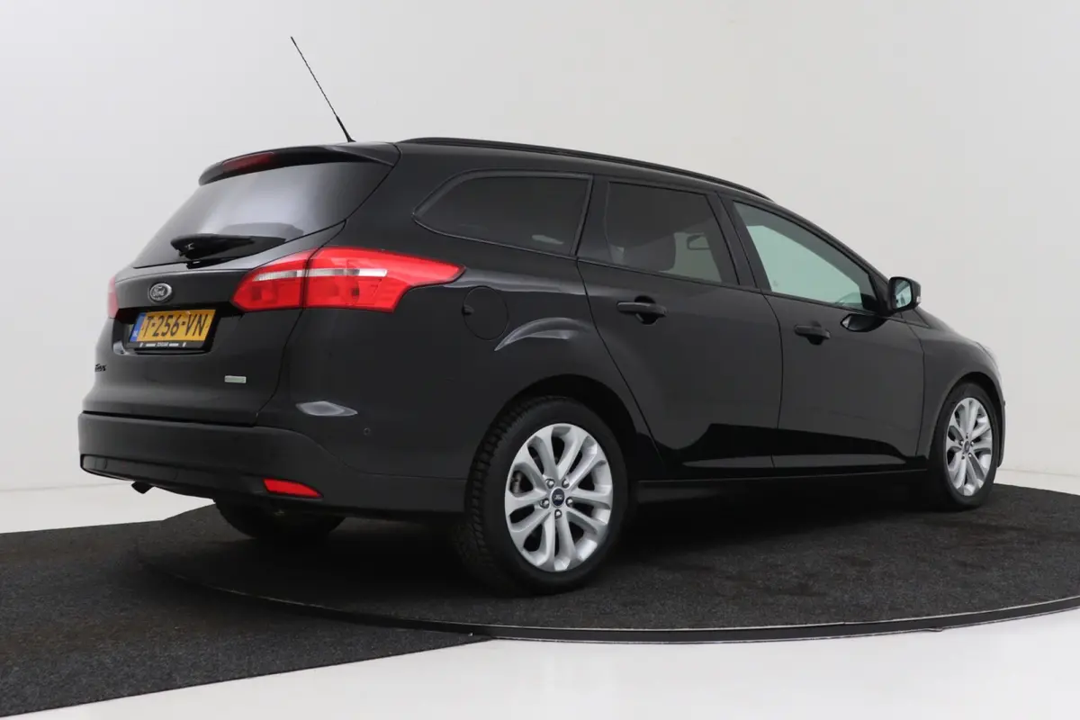 1.0 Titanium | Inruilkoopje! | Parkeersensoren | Navigatie | All-season | Stoelverwarming | Cruise Control |