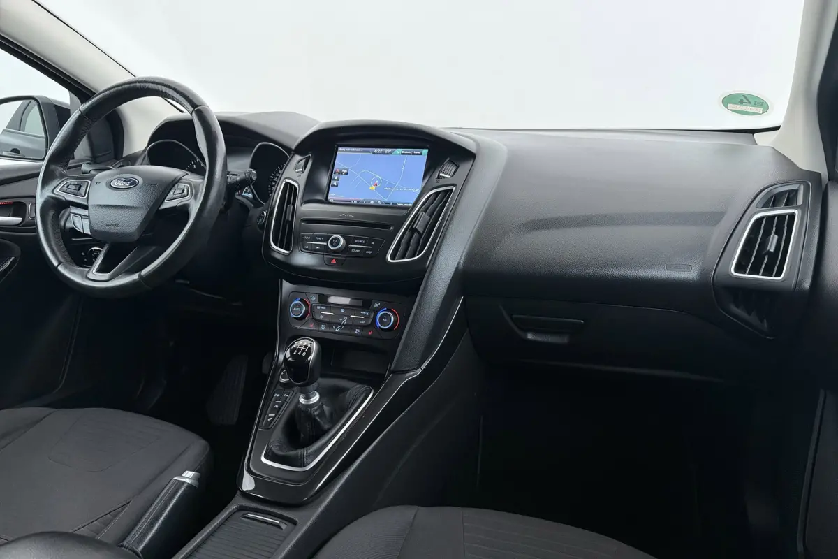 1.0 Titanium | Inruilkoopje! | Parkeersensoren | Navigatie | All-season | Stoelverwarming | Cruise Control |