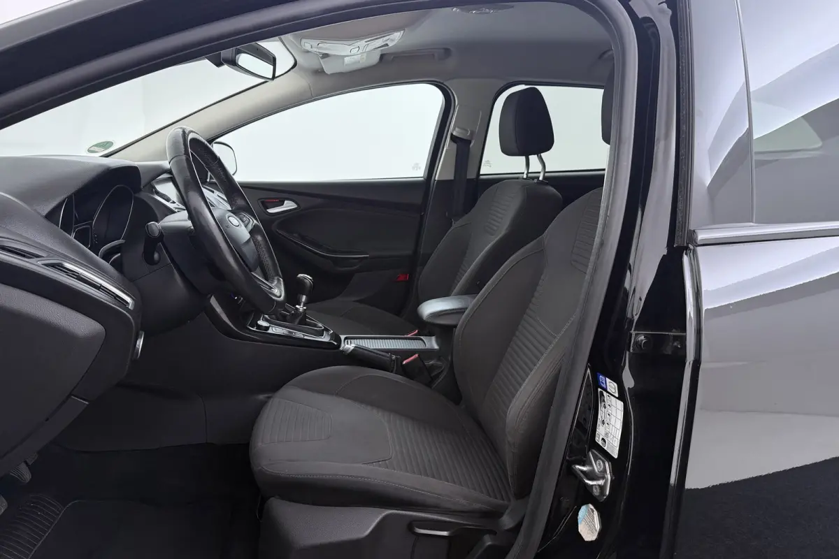 1.0 Titanium | Inruilkoopje! | Parkeersensoren | Navigatie | All-season | Stoelverwarming | Cruise Control |