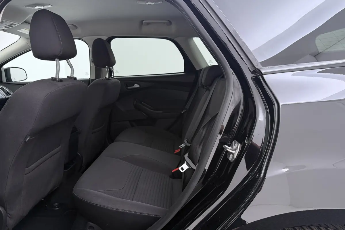 1.0 Titanium | Inruilkoopje! | Parkeersensoren | Navigatie | All-season | Stoelverwarming | Cruise Control |