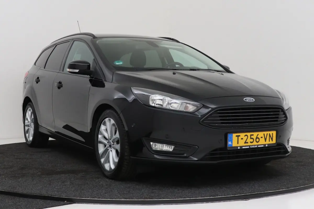 1.0 Titanium | Inruilkoopje! | Parkeersensoren | Navigatie | All-season | Stoelverwarming | Cruise Control |