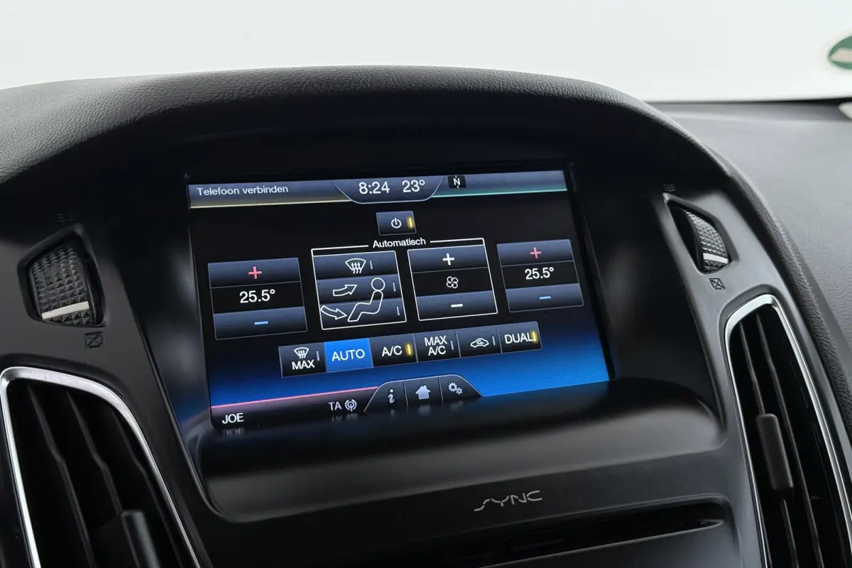 1.0 Titanium | Inruilkoopje! | Parkeersensoren | Navigatie | All-season | Stoelverwarming | Cruise Control |