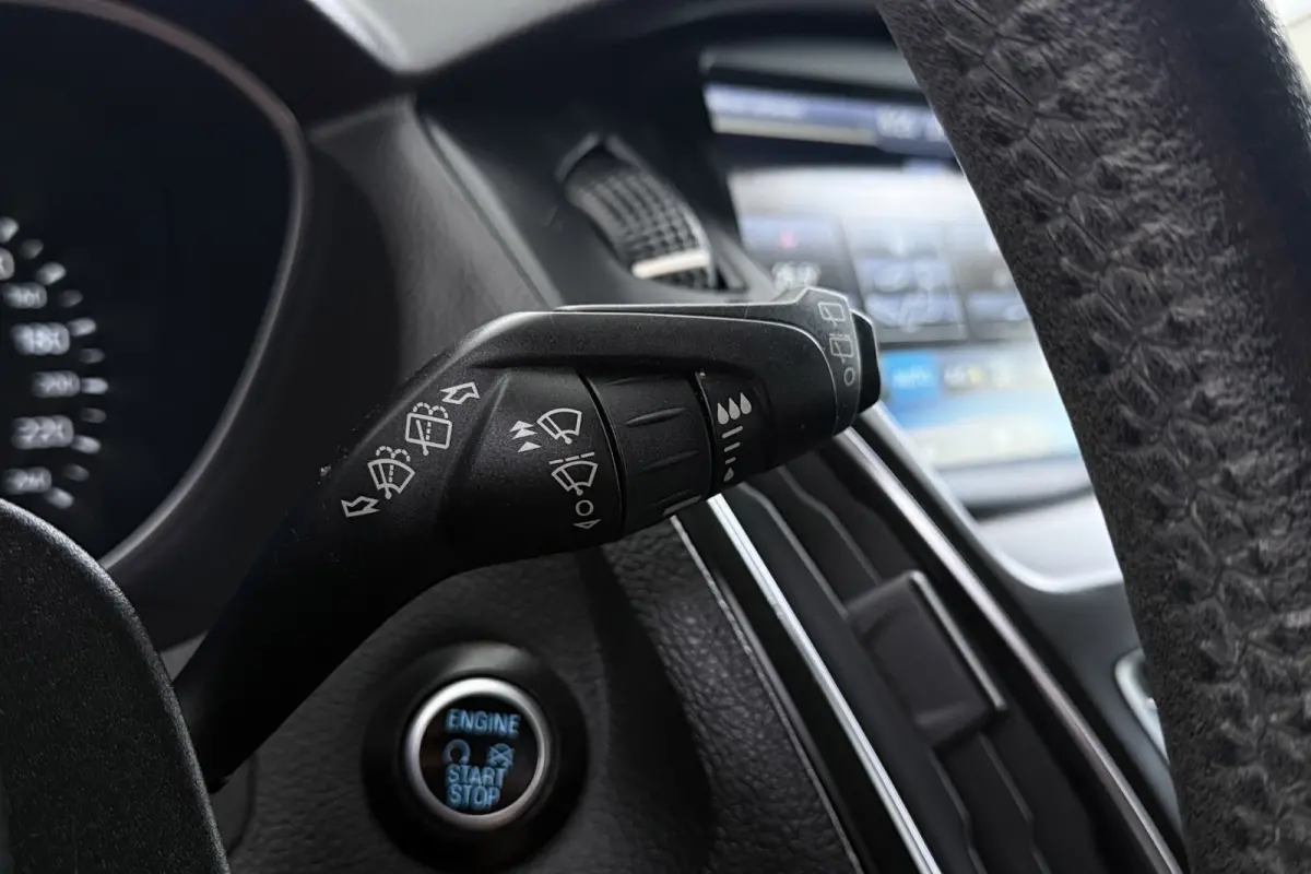 1.0 Titanium | Inruilkoopje! | Parkeersensoren | Navigatie | All-season | Stoelverwarming | Cruise Control |